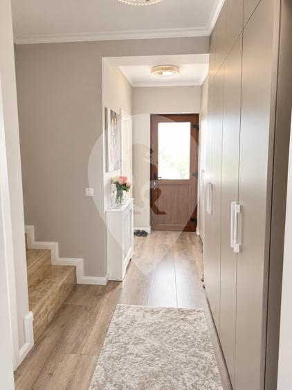 Casa tip duplex 3 camere / acces privat si parcare/ Sanpetru
