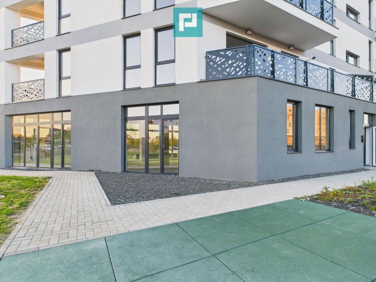 Spațiu comercial 208 mp + 5 parcări, Zona Aradului