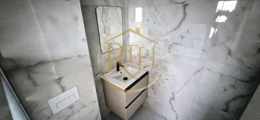 Duplex de vanzare cu 4 camere,2 bai,250 mp teren-Mosnita Veche zona Centrala.