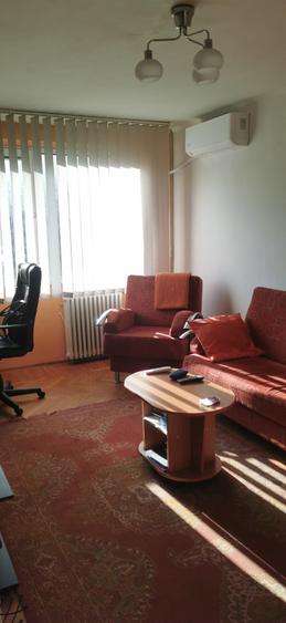 Apartament vechi de 3 camere în Sura Mare – Oportunitate renovare, preț atractiv