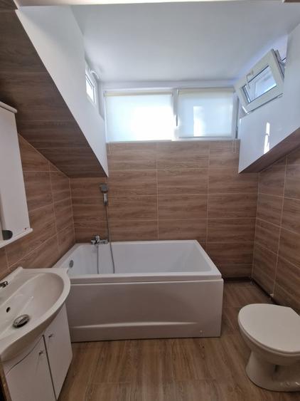 Casa de vanzare, 5 camere, zona Vatra Luminoasa