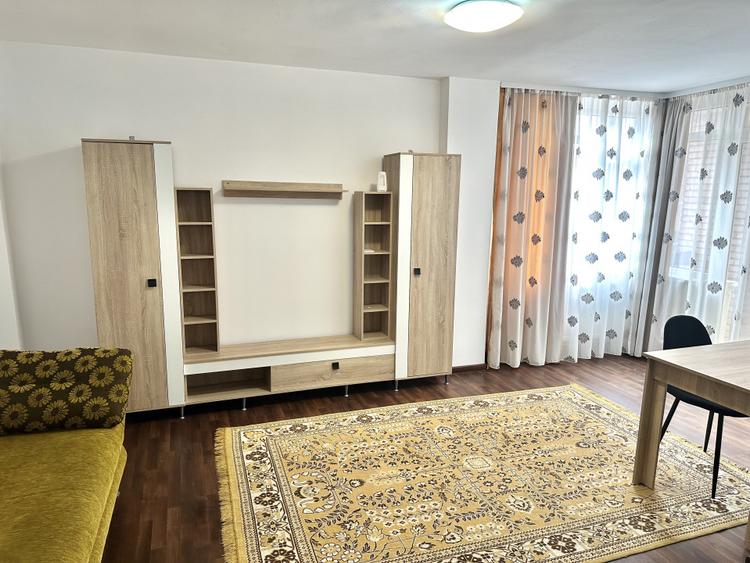 Apartament cu 3 camere I 2 bai I de inchiriat I Centru zona Primariei I etaj 2 I