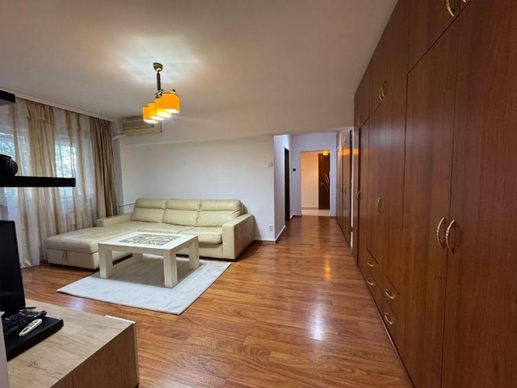 Inchiriere apartament 3 camere zona Baba Novac