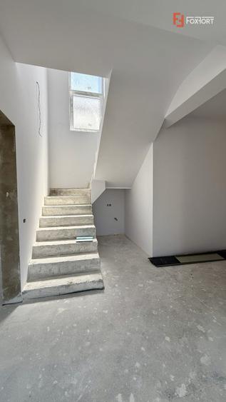 Duplex cu 5 camere, teren de 365 mp - Sanandrei