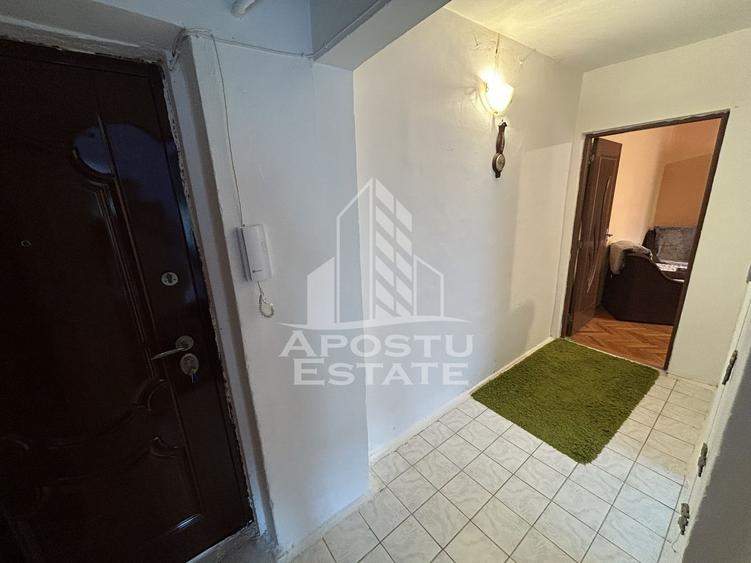 Apartament la etaj interemediar, 3 camere, 55 mp, Zona Girocului