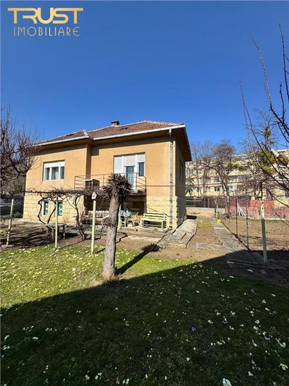 Casa de vanzare l 1040 MP Curte l Front 35 MP l Grigorescu