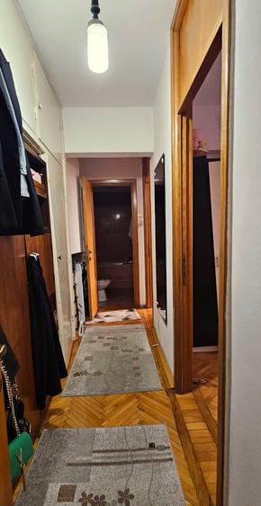 Apartament 3 camere situat pe Mihai Bravu- zona Dimitrov