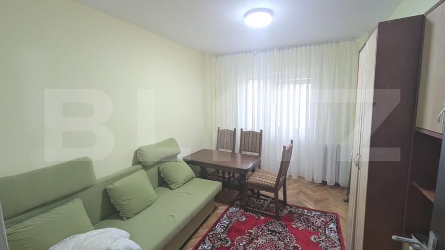 Apartament cu 2 camere, decomandat, 55 mp, 2 bai, zona Cetate