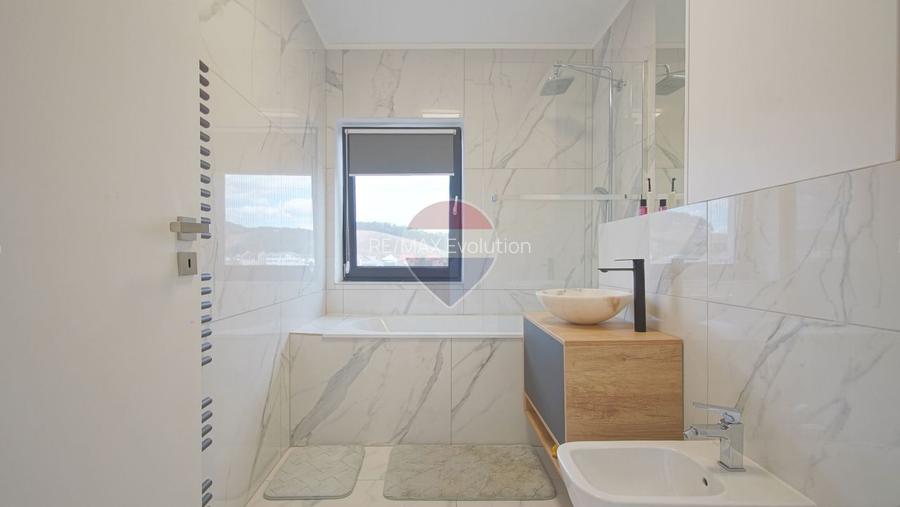Casă cu 4 camere și teren de 500 mp, în Sânpetru – zona Lempeș