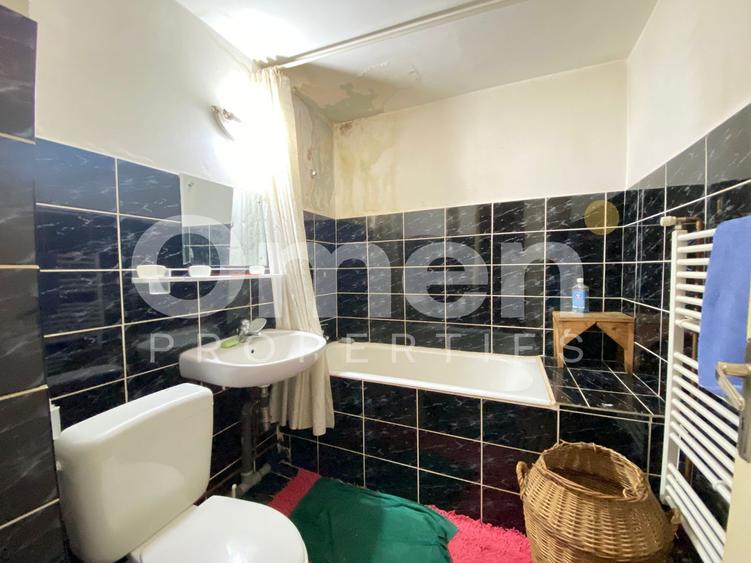 Apartament cu 3 camere, decomandat, etaj intermediar, zona Farmacia Somesan