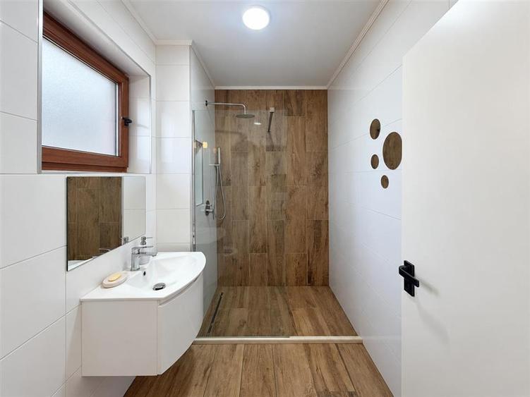 Casa moderna 4 camere pivnita 264mp teren zona Tineretului