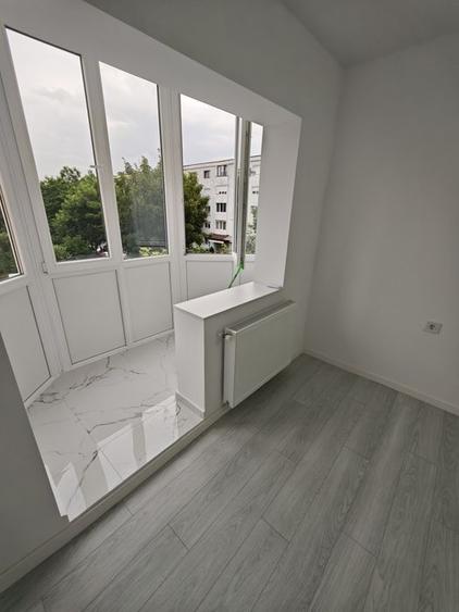 Garsoniera Tractorul ,renovata lux,etaj 2,69500 Euro