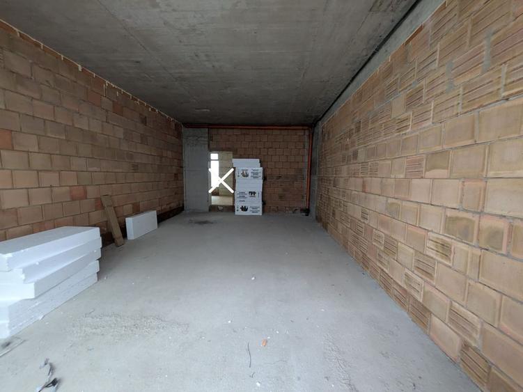 Spațiu comercial 38 mp, vitrină la stradă — zona Gară