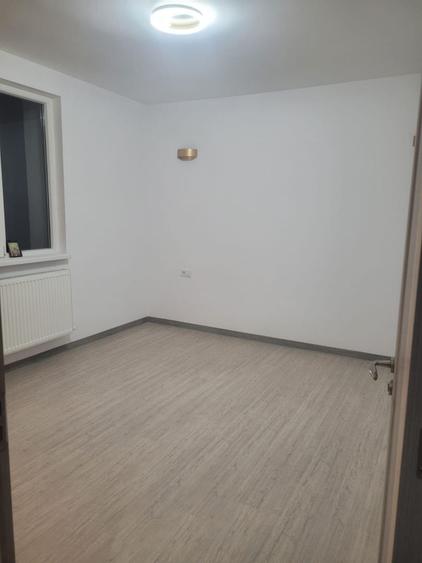 Apartament 2 camere de vanzare Drumul Taberei - Raul Doamnei
