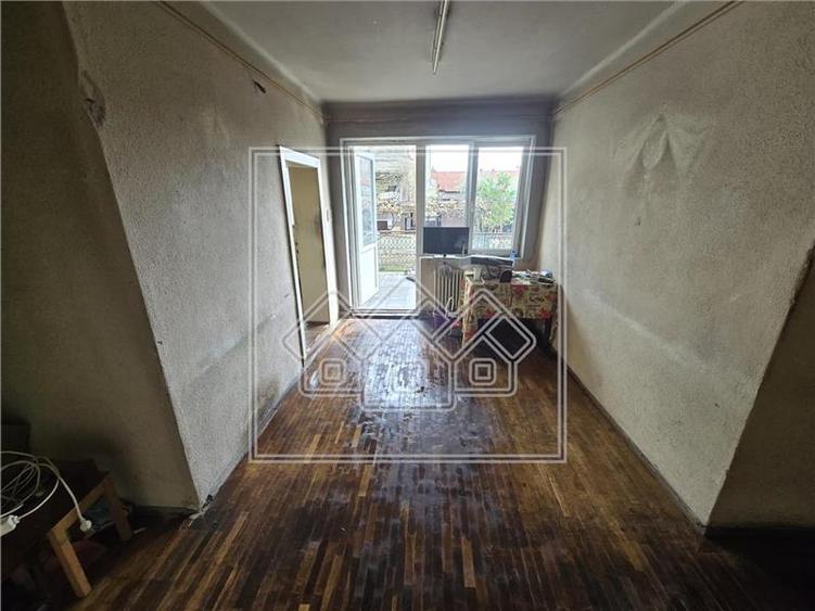 Casa individuala, cu 2 intrari separate, 235 mp utili + teren