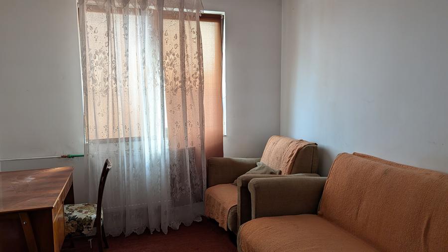Apartament trei camere de vanzare zona B-dul cu Castani