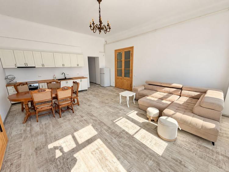 Apartament cu 3 camere și curte privată | Parcul central | Parcare