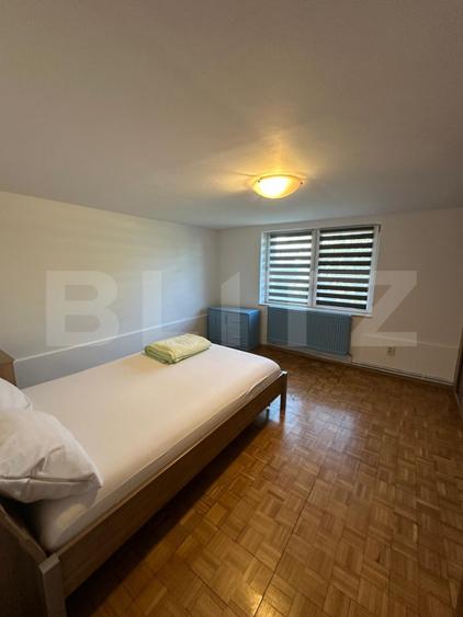 Două apartamente la casă, teren 250 mp, grădină, garaj, parcare proprie