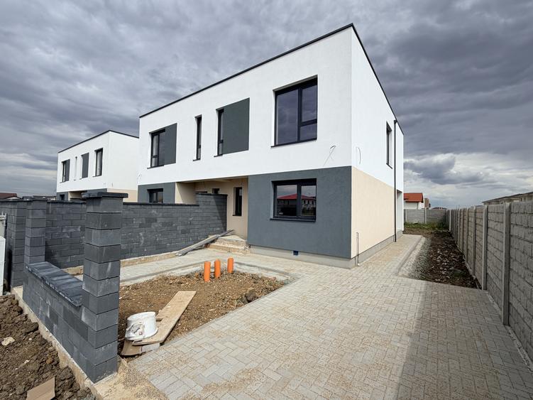 Duplex 4 camere - 3 bai - izolat fonic - aproape de Kaufland