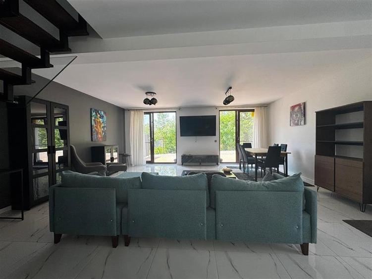 Casa Tip Duplex , situata in cartierul Dambul Rotund!