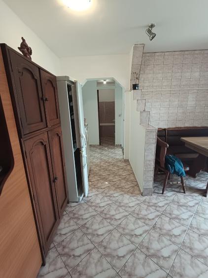 Particular ofer spre vânzare apartament cu 2 camere decomandat