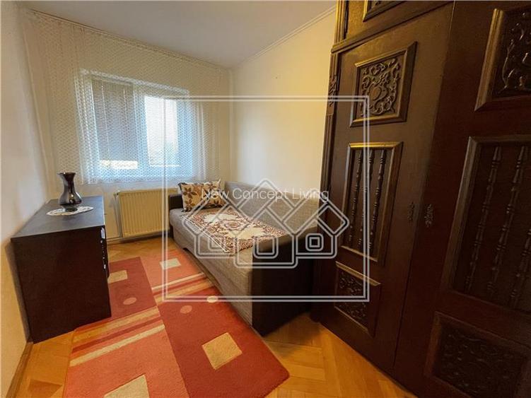 Apartament spatios cu 3 camere, Str. Scoala de Inot - 5