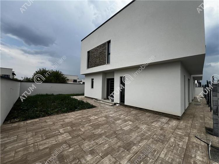 Casa intabulata de 4 camere cu 2 bai si teren de 200 mp in Selimbar
