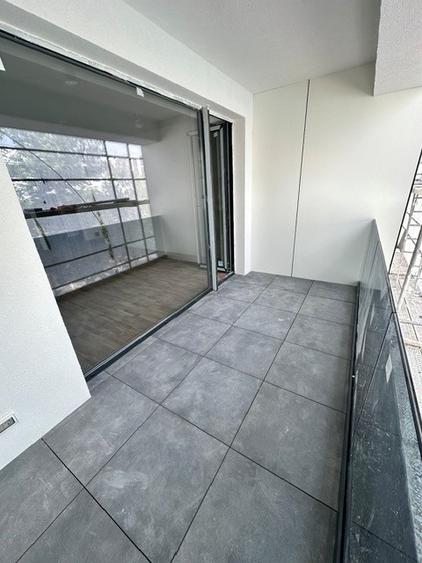 PROPIETAR apartament spatios 2 camere cu vedere deschisa catre piscina si Padure
