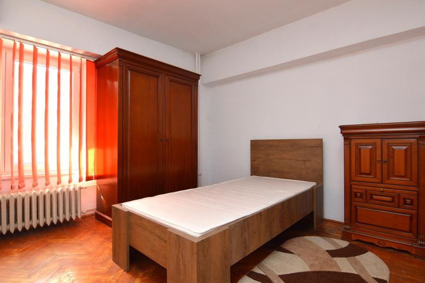 VANZARE APARTAMENT 4 CAMERE UNIRII – SFANTA VINERI