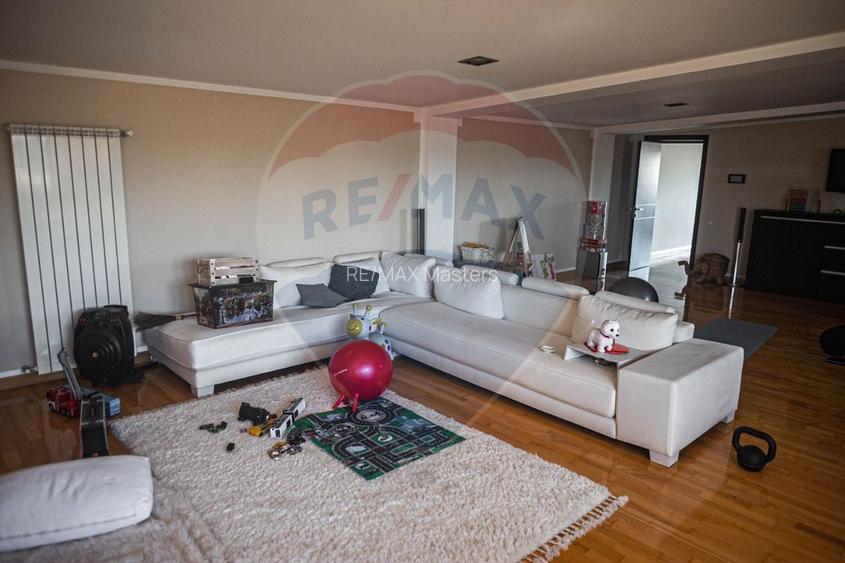 Casă / Vilă de lux cu 6 camere de vânzare în Șcheia, Suceava - 60