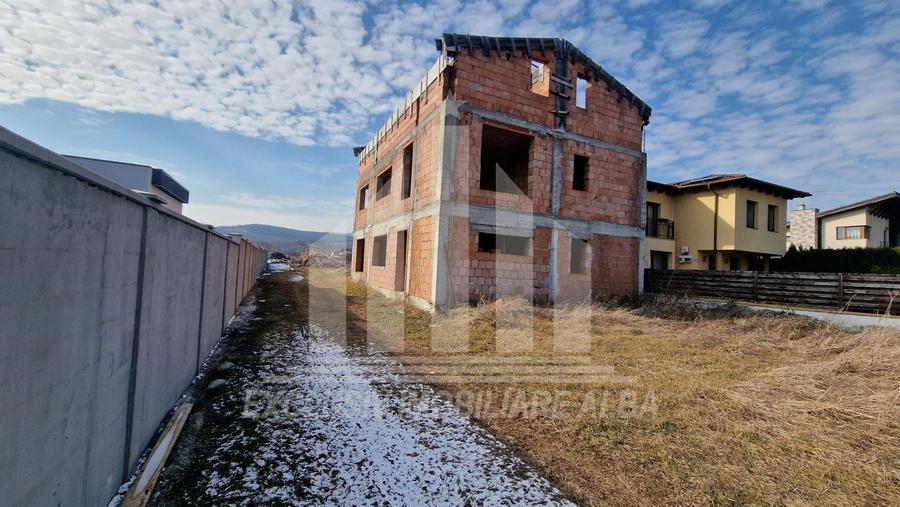 Casa individuala | La rosu | 260 mp | 583 mp teren | Cetate
