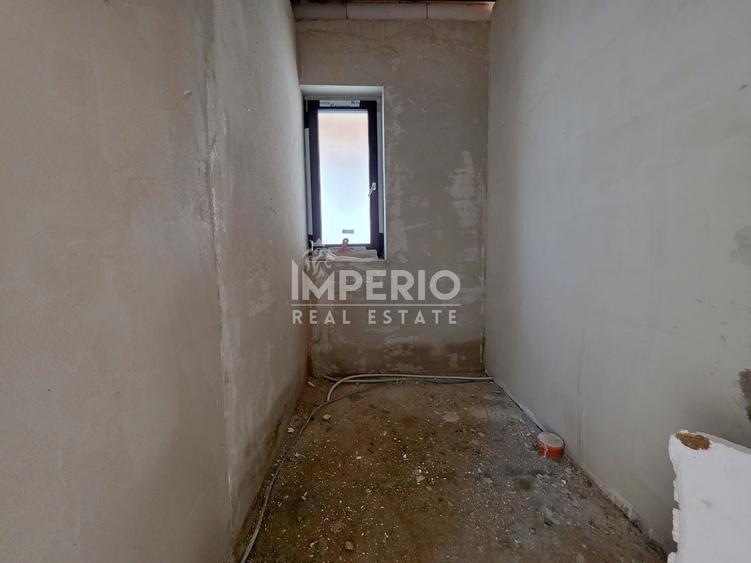 Casa individuala cu 6 camere si garaj pentru doua masini!