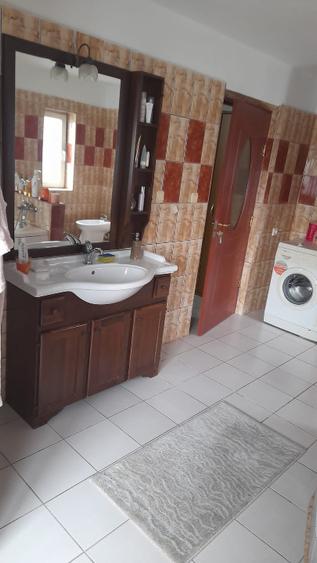 Apartament 3 camere 70 mp etaj 1, decomandat, Rovinari
