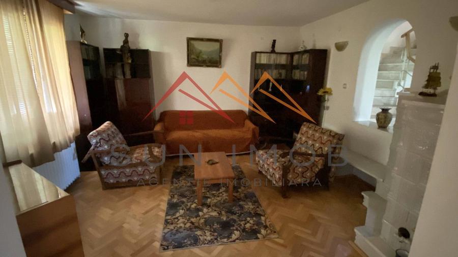 Vila de vanzare, teren 3100 mp, 7 camere, 6 grupuri sanitare, 3 CT, an 1997