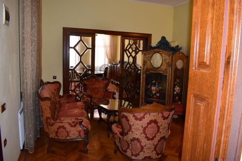 Vand casa deosebita ,cu 9 camere in Centrul Istoric Brasov