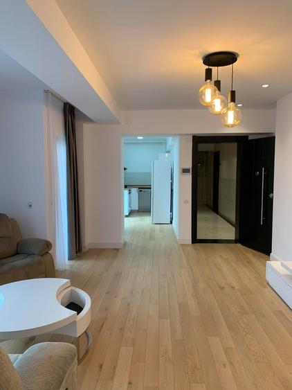 Apartament cu 2 camere, 2 băi și balcon – central, lângă Piața Victoriei