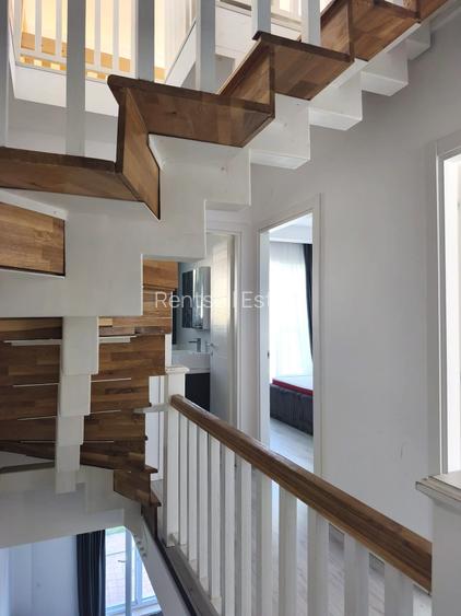 Cosmopolis-Vila Exclusivista-2 locuri de parcare-disponibila 10.10-1200 EUR
