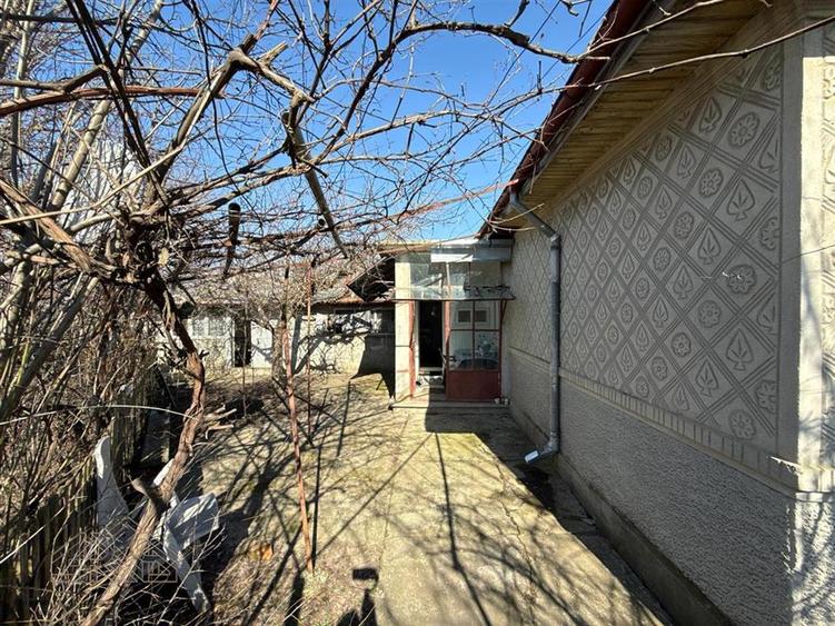 CASA CARAMIDA 5 CAMERE SI 5588MP INTRAVILAN , DESCHIDERE LA 2 STRAZI