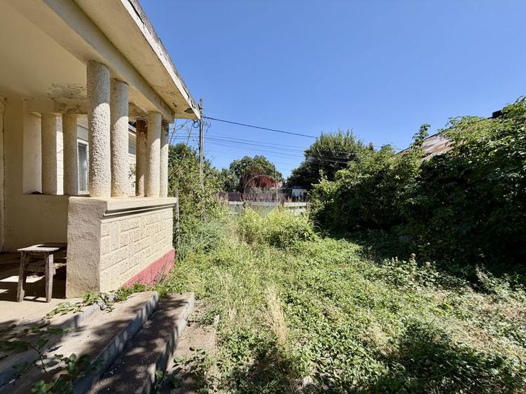 Casă la rosu si teren in Tifesti