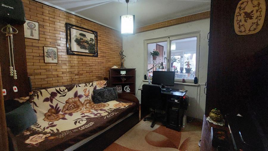Apartament 3 camere Decomandate 76 mp parter inalt cu 2 Bai Balcon CETATE Piata
