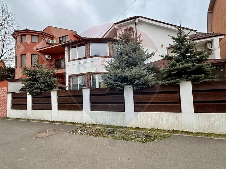 Pensiune de vanzare in Eforie Nord , Marea Neagra 300 mp teren