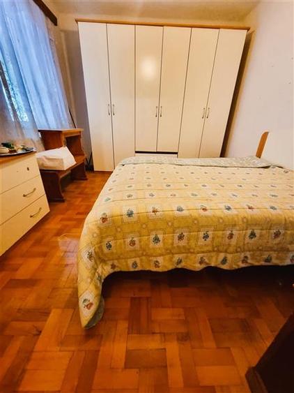 Apartament 4 camere in casa, zona Patria, Central, cu acces auto in curte
