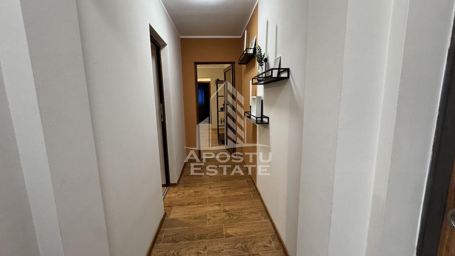 Apartament 3 camere , semidecomandat, zona Sagului