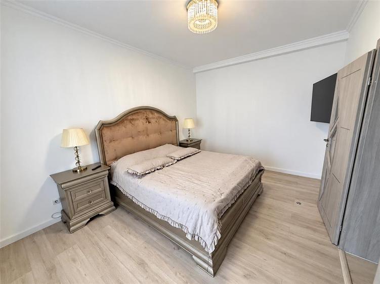 Apartament de LUX cu 4 camere 2 bai si 2 parcari in Cartier Deventer