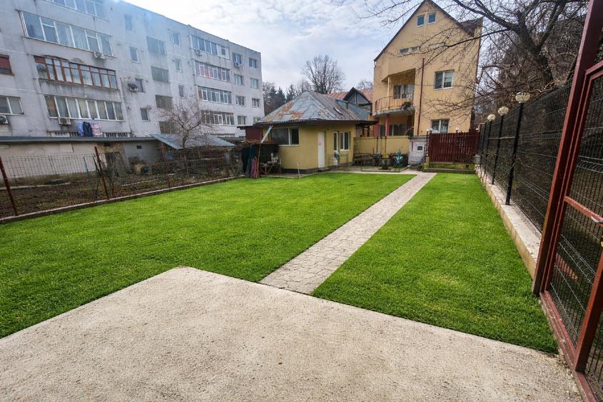 Clădire profesională ~600 mp – structură pe cadre – terasă – curte 250 mp acces