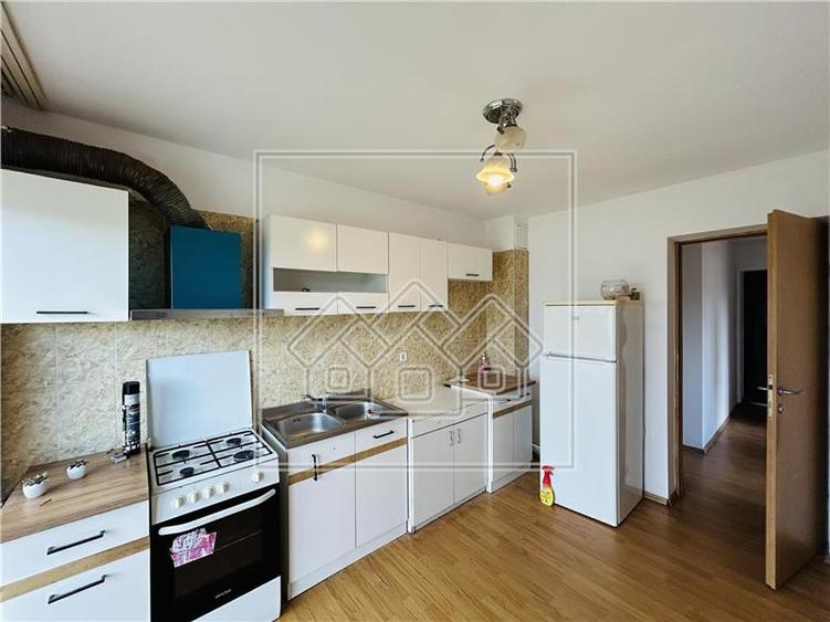 Apartament decomandat, etaj1/3, balcon - Zona Trei Stejari