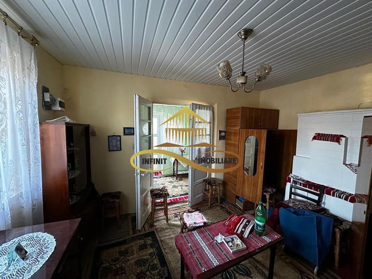Casa batraneasca din caramida de vanzare si 4500 mp teren Negri Bacau