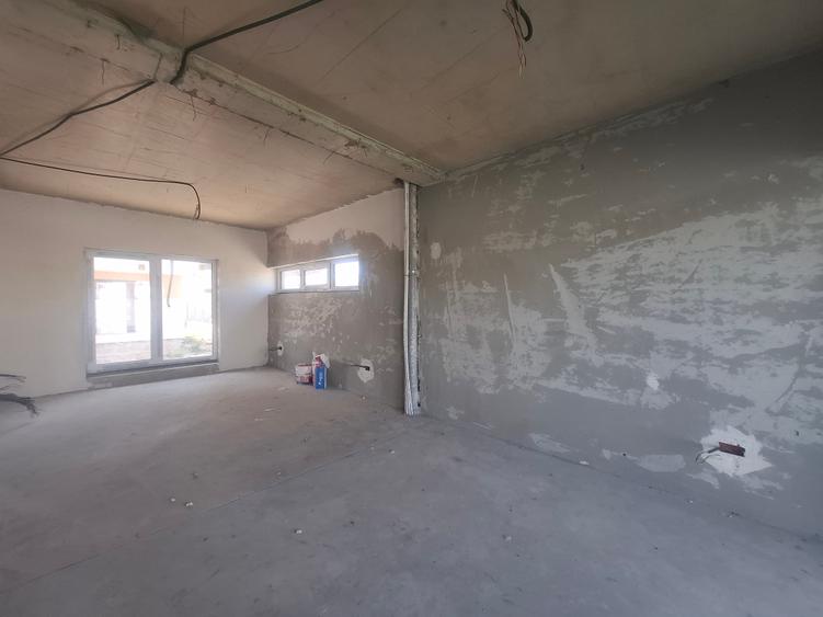 ​Vilă Individuală P+1E+Mansardă | Construcție Solidă, Toate Utilitățile