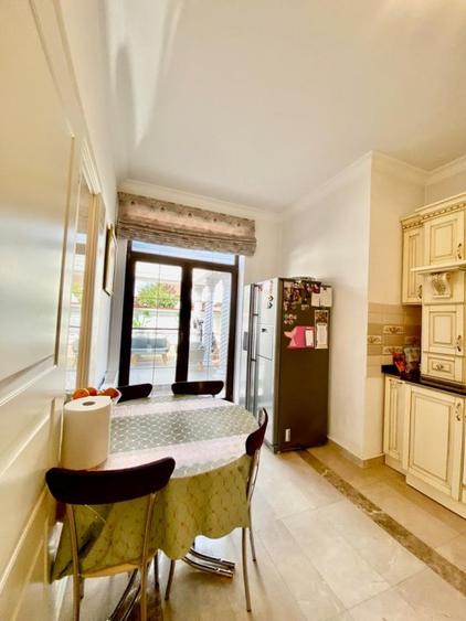 Vila superba-Cambridge School- Pipera , 5 camere-teren 1.000mp