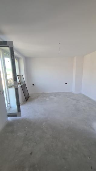 Duplex 200 mp utili, 5 camere , 3 bai, 575 mp teren,S+P+E, zona Cetate
